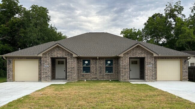 Primary Photo - 6610 Howe St