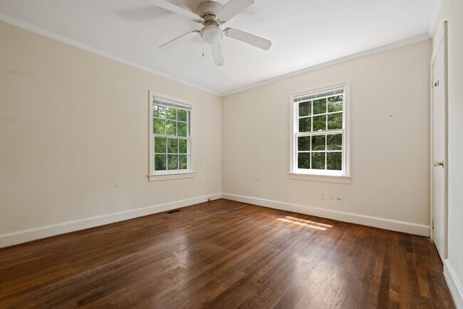 Building Photo - 1208 Hillview Rd