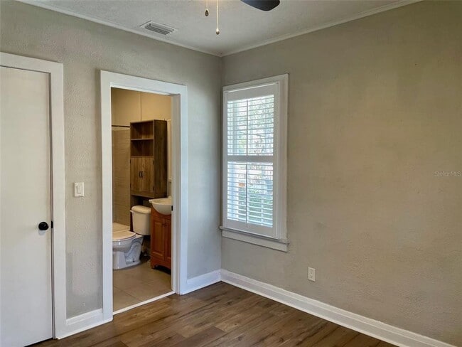 Building Photo - 215 W 16th St