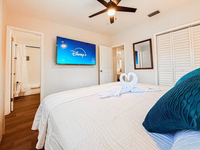 Building Photo - 904 15th St NE