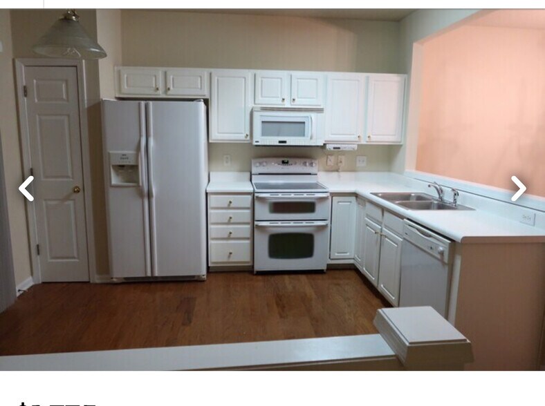 Kitchen - 200 Durston Loop