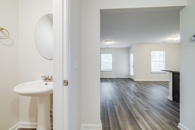 Building Photo - 3 Bed 2.5 Bath - Spacious Townhome Centrally Located in Rincon