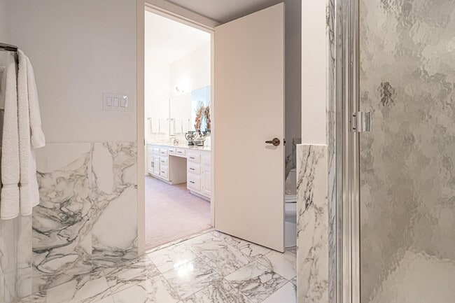 Building Photo - 5000 N Ocean Blvd