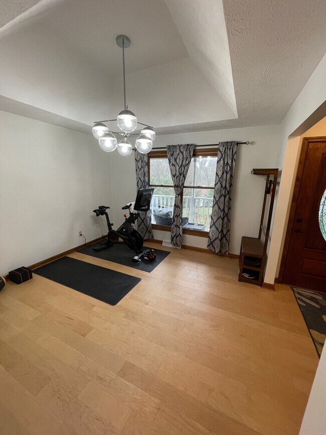 Building Photo - 4683 Shadyside Ln