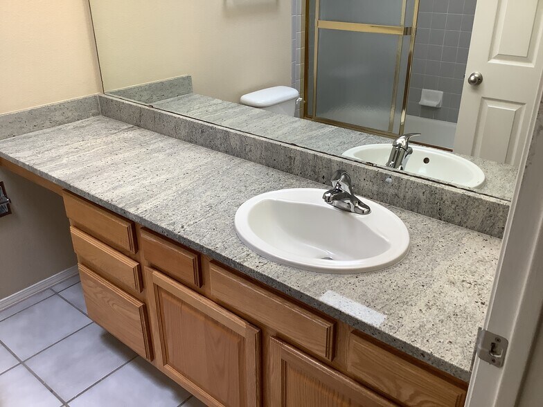 Building Photo - 6676 Augusta Hills Dr NE