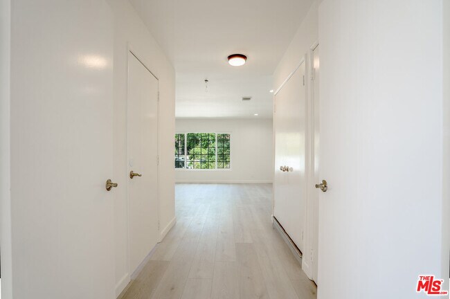 Building Photo - 17440 Fraser Pl