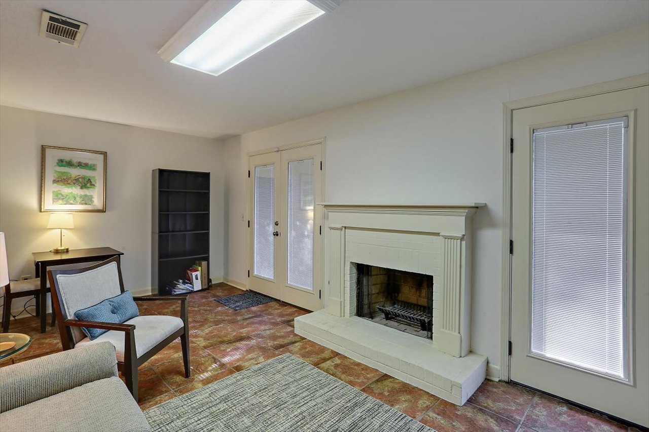 Building Photo - 1332 Roxbury Ct