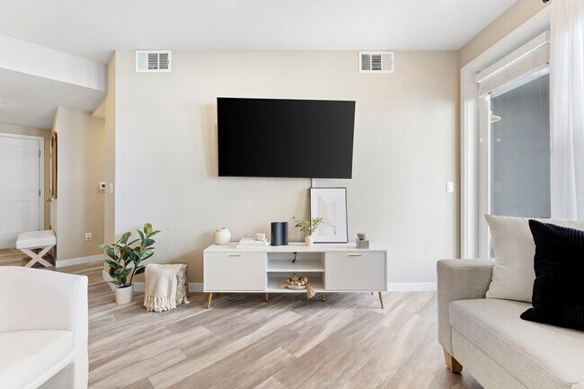 Building Photo - 375 Harbour Cove Dr