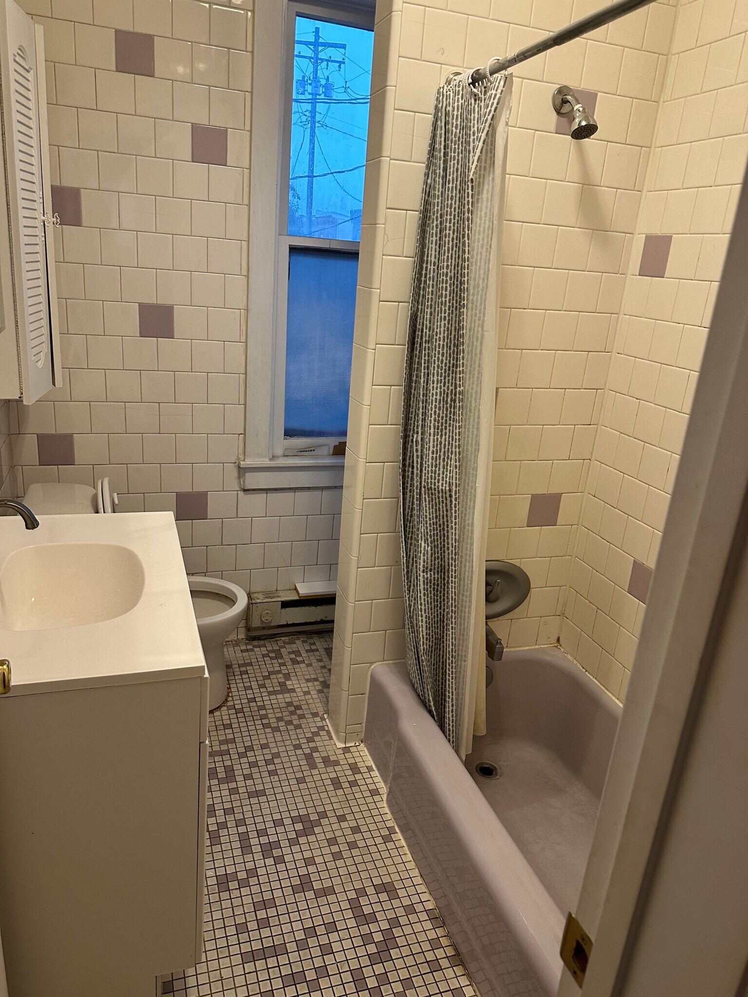 Building Photo - 1723 Bank St