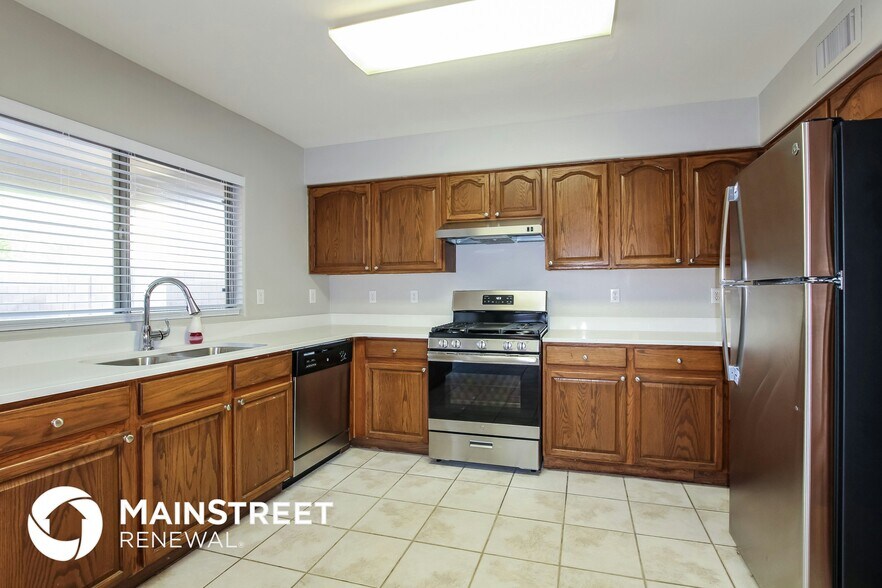 Building Photo - 17647 N 167th Dr