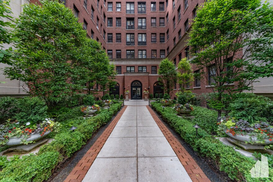 Building Photo - 400 W Deming Pl