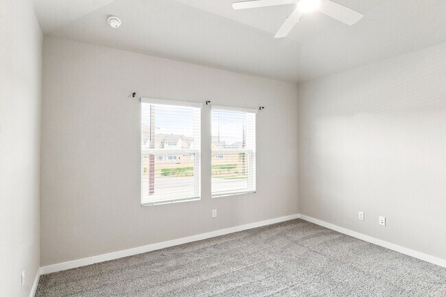 Building Photo - 2186 Shady Pier Dr