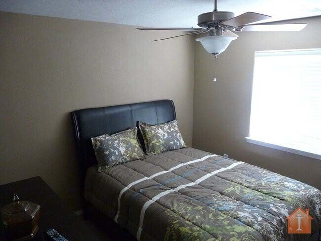 Building Photo - Pinon Bluffs Executive Suite Fully Furnished