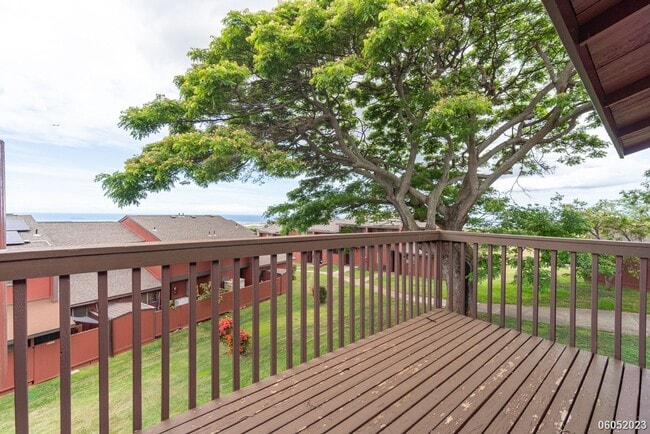 Building Photo - Spacious 4BR/2.5BA/2PKG Townhome with Ocea...