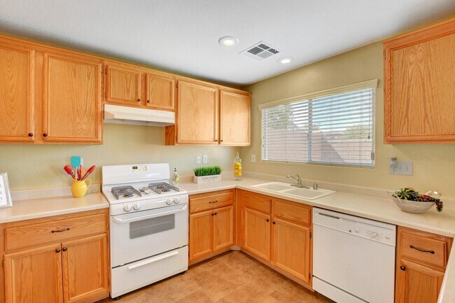 Building Photo - 4 Bedroom with Pool in Centennial Hills