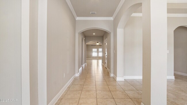 Building Photo - 221 S Shoreview Dr