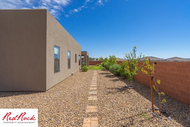 Building Photo - DOG FRIENDLY 4-Bedroom Modern Desert Home ...