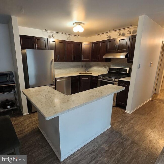 Building Photo - 407 Harrier Row