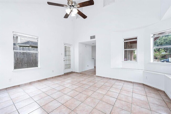 Building Photo - 9303 Kingsflower Cir