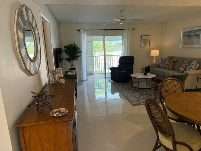Building Photo - 18081 SE Country Club Dr