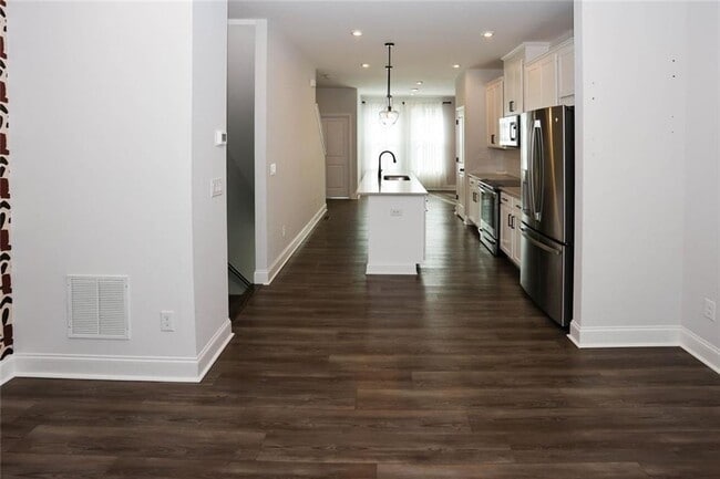 Building Photo - 313 Skylar Way SE