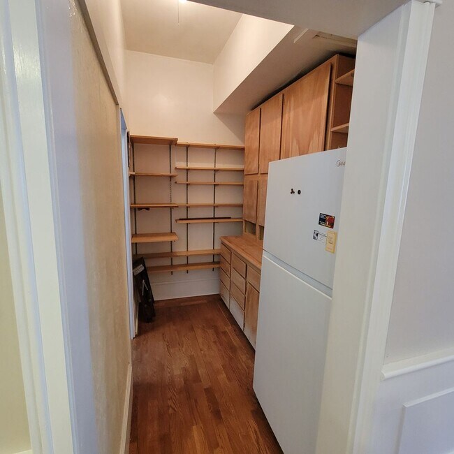 Building Photo - 403 Talbert St