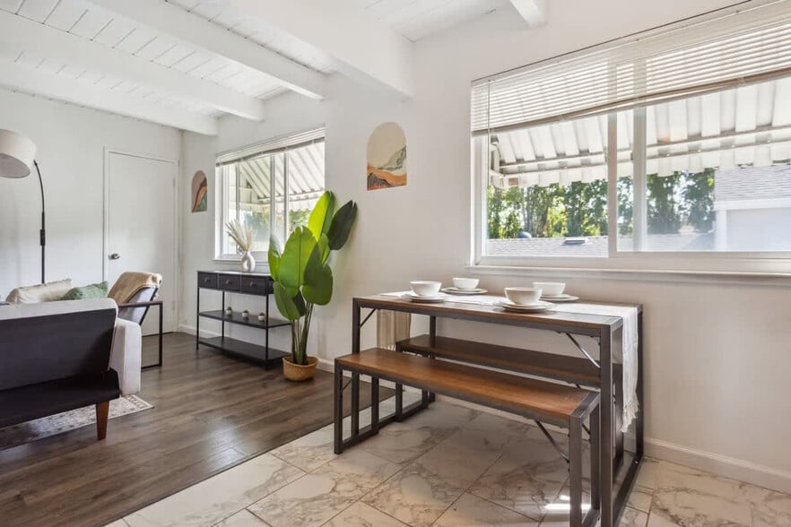 Building Photo - 2312 Bonar St