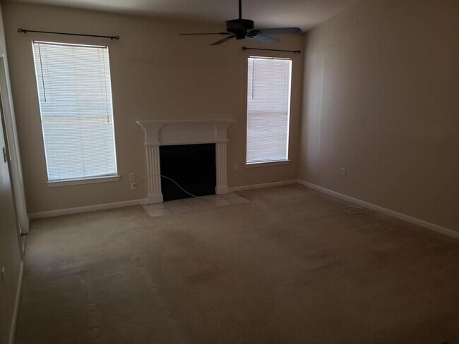 Building Photo - 17966 Villa Creek Dr