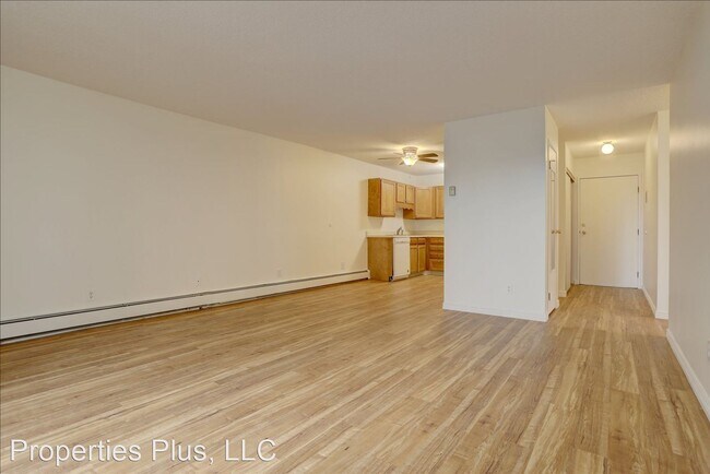 Building Photo - 2 br, 1 bath House - 13500 E Cornell Ave #102