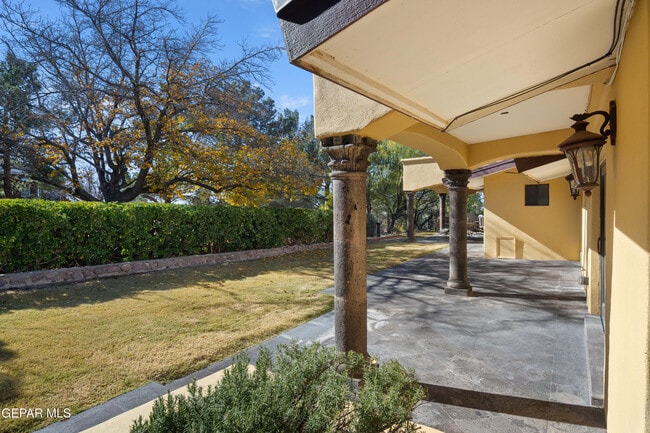 Building Photo - 6204 Pinehurst Dr