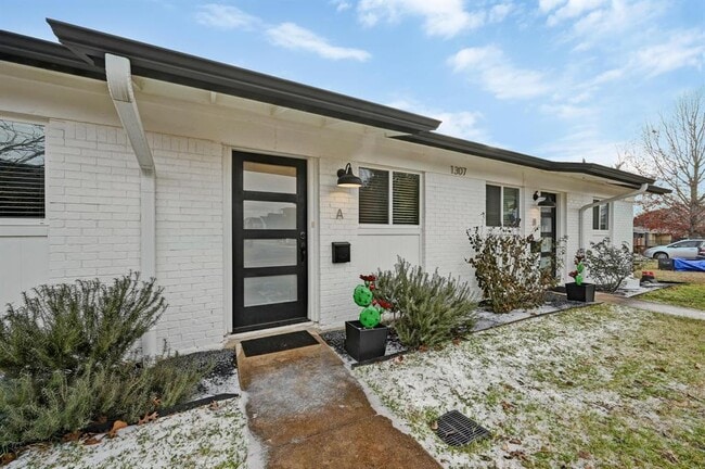 Building Photo - 1307 Falcon Cove