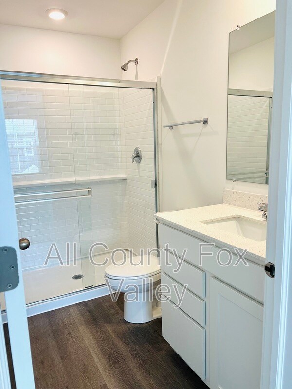 Building Photo - 879 Briar Gln Ct