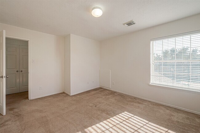 Building Photo - 17210 Double Lilly Dr