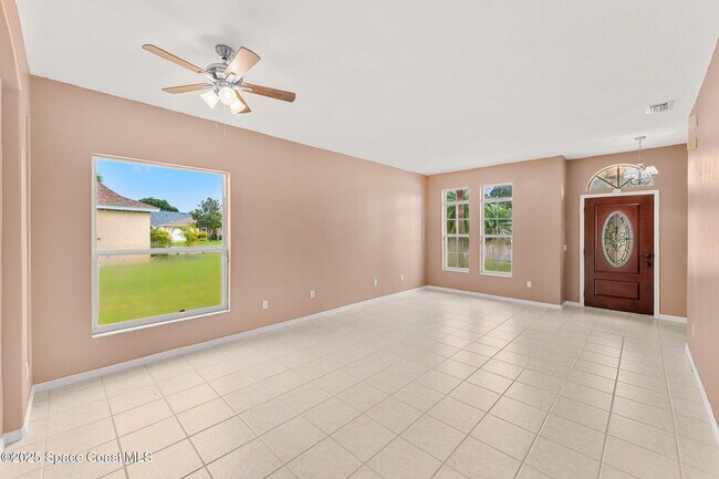 Building Photo - 1774 Sun Gazer Dr