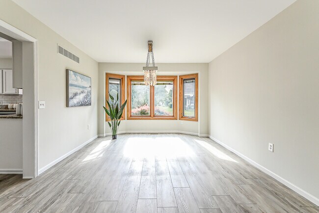 Building Photo - 2400 Rockport Ct