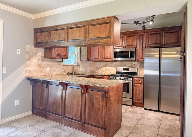 Building Photo - 5 Bedrooms | 3 Bathrooms | 2 Car Garage | Moore Schools