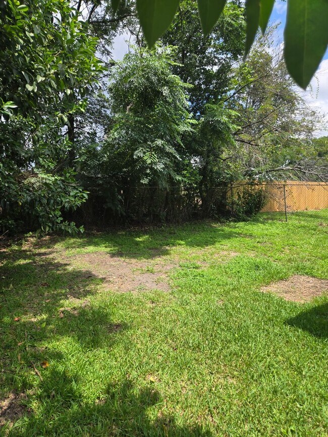 Building Photo - *Ask about a month for FREE with a one year lease agreement*