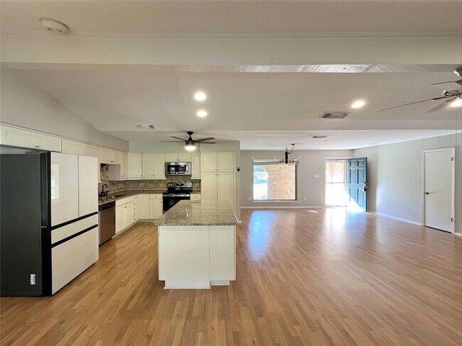 Building Photo - 624 Cimarron Trail