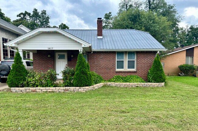 Primary Photo - 1817 Knowles St