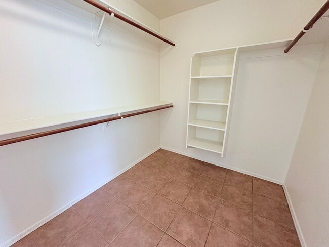 Building Photo - *AVAILABLE NOW* Gorgeous 3 bed/2 bath home...