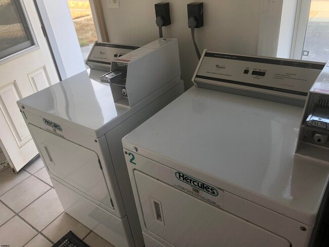 Building Photo - 3401 Ocean Ave