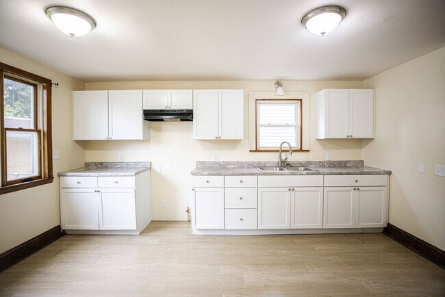 Building Photo - 3942 Torrance Dr