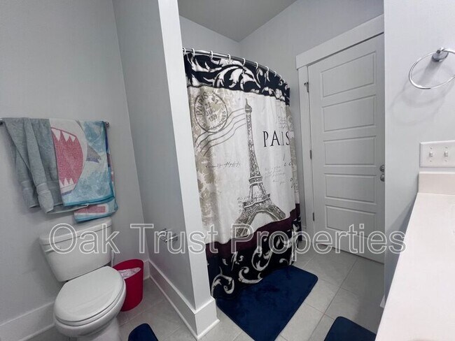 Building Photo - 244 Great Lawn Dr