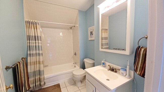 Building Photo - 60 Montvale St