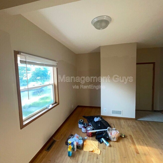 Building Photo - 3319 Longfellow Ave