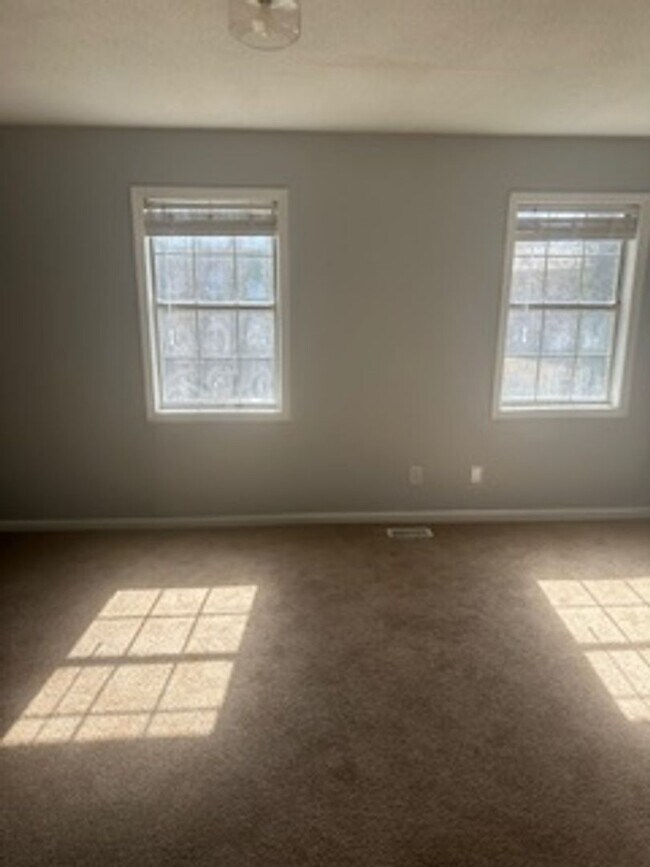 Building Photo - 3531 Lynhaven Dr