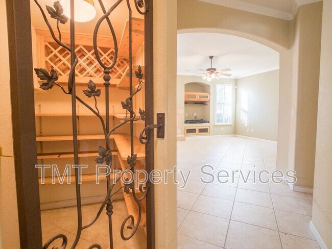 Building Photo - 9510 Stone Springs Dr