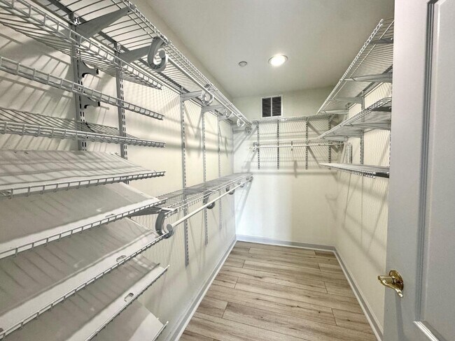 Building Photo - 195 14th St NE