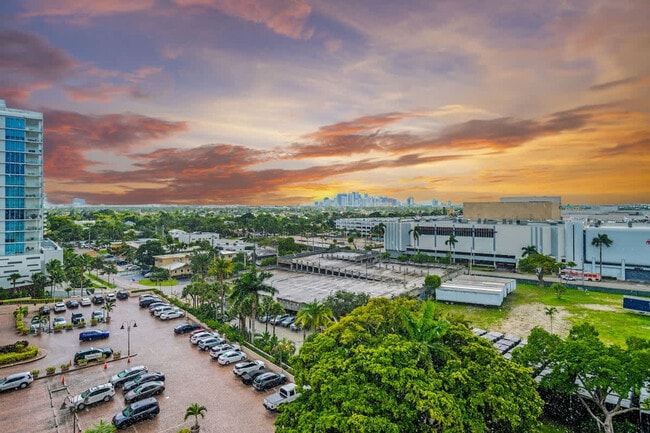 Building Photo - 2670 E Sunrise Blvd