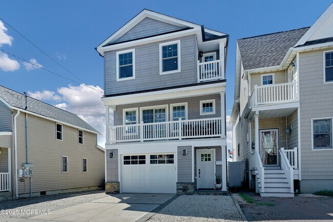 Primary Photo - 229 1st Ave